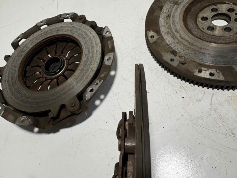 R32 GTR Factory Clutch and Flywheel - Image 3