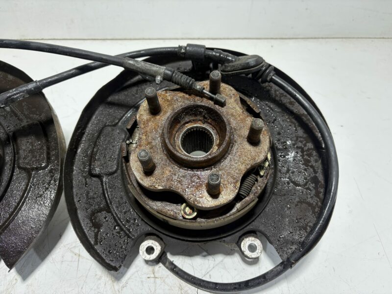 R32 GTR Rears Hubs and Knuckles Pair - Image 3