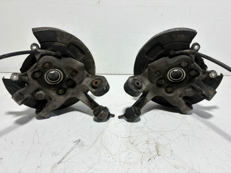 R32 GTR Rears Hubs and Knuckles Pair - Image 4