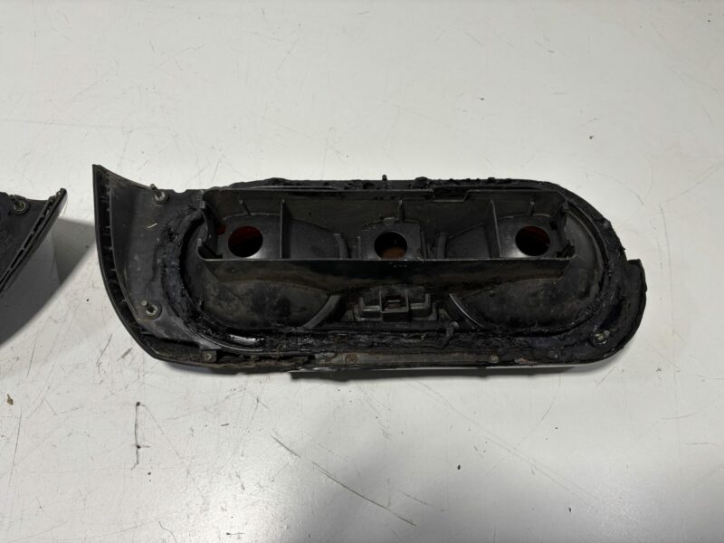 R32 Tail Lights Housing Pair - Image 3