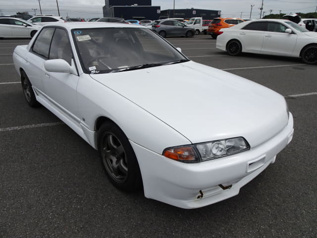 Wrecking 1990 Nissan R32 GTS4 Sedan RB20DET - Image 3