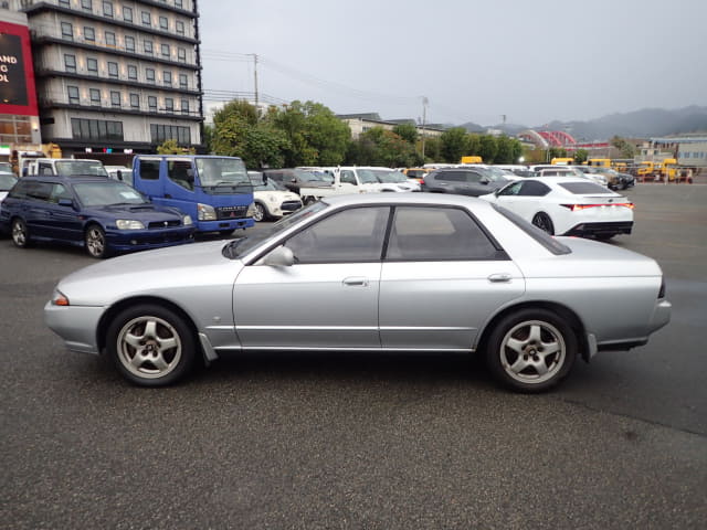 Wrecking 1991 Nissan R32 GTST Sedan RB20DET - Image 2
