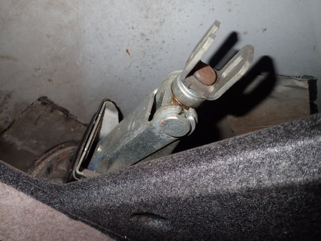 Wrecking 1991 Nissan R32 GTST Sedan RB20DET - Image 20